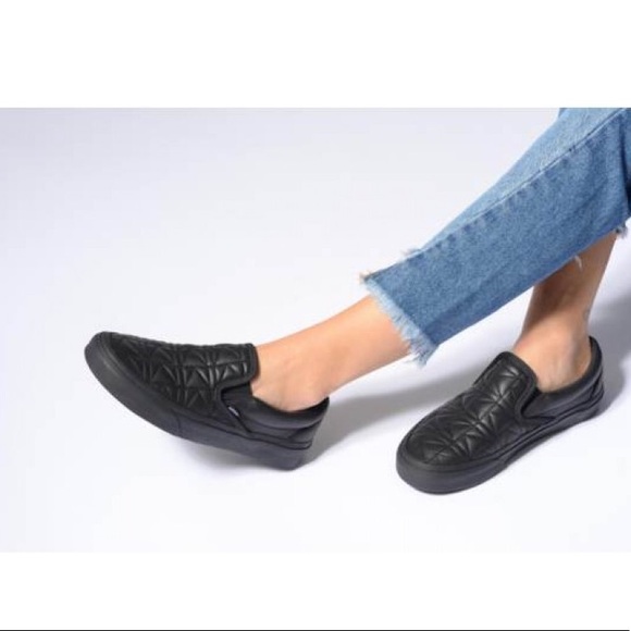 vans quilted slip on